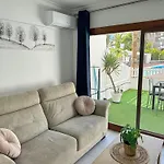 Tropical Terraza A La Piscina Apartman