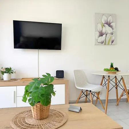 Tropical Terraza A La Piscina 普拉亚戴尔雷安格莱斯