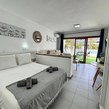 Tropical Terraza A La Piscina *