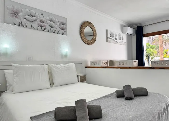 Tropical Terraza A La Piscina פלאייה דל אינגלז